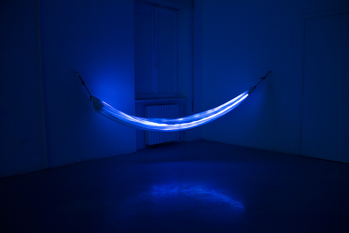 foto dell'installazione d'arte contemporanea intitolata Alba Tramonto degli artisti Romano|Serafini